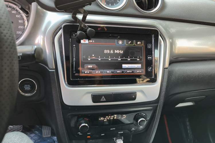 Used Suzuki Vitara 2016 1.4T Automatic Two-Wheel Drive Luxury Version Audio And AC Panel