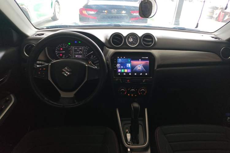 Used Suzuki Vitara 2016 1.4T Automatic Two-Wheel Drive Elite Model Center Console