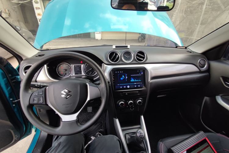 Used Suzuki Vitara 2016 1.6L Manual Two-Wheel Drive Entry-Level Trim Center Console