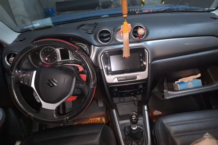 Used Suzuki Vitara 2016 1.4T Manual Two-Wheel Drive Luxury Model Center Console