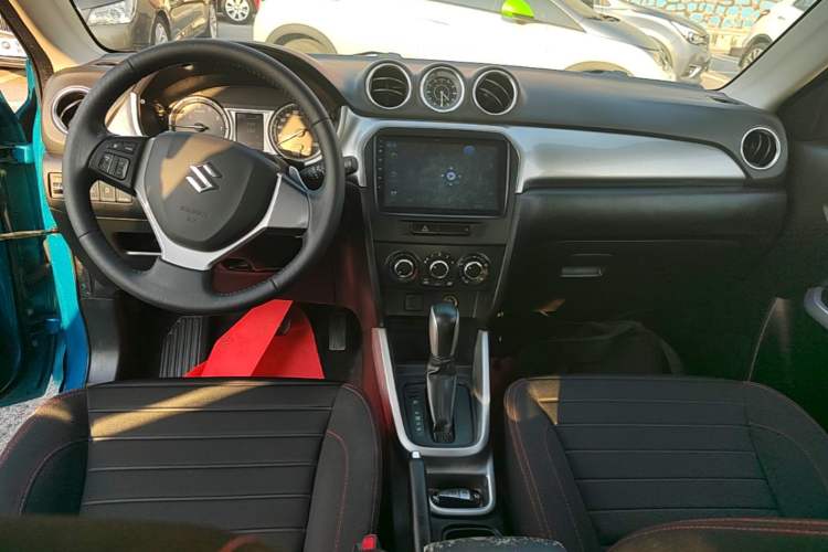 Used Suzuki Vitara 2016 1.4T Automatic Two-Wheel Drive Elite Model Center Console