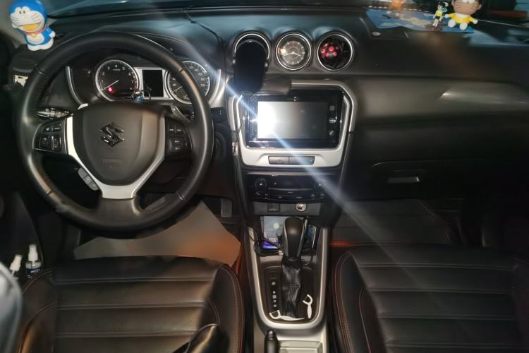 Used Suzuki Vitara 2016 1.4T Automatic Two-Wheel Drive Luxury Version Center Console