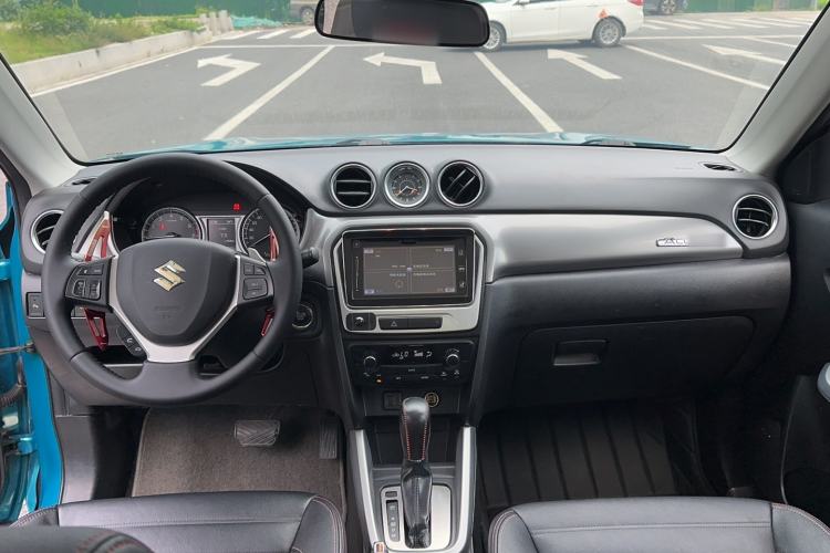 Used Suzuki Vitara 2016 1.4T Automatic Two-Wheel Drive Luxury Version Center Console