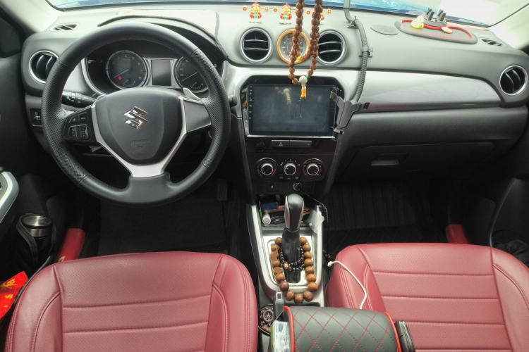 Used Suzuki Vitara 2016 1.4T Automatic Two-Wheel Drive Elite Model Center Console