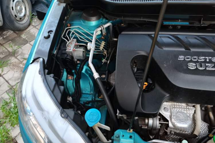 Used Suzuki Vitara 2016 1.4T Automatic Two-Wheel Drive Luxury Version Engine Bay Right