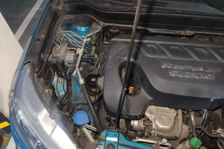 Used Suzuki Vitara 2016 1.4T Automatic Two-Wheel Drive Luxury Version Engine Bay Right