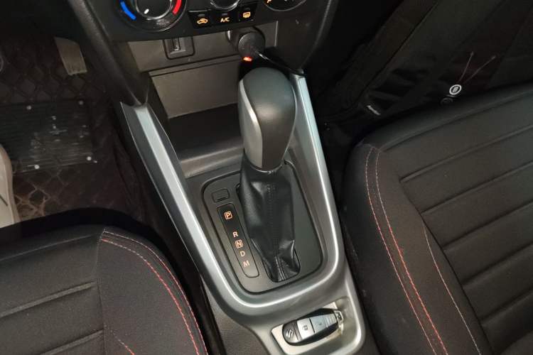 Used Suzuki Vitara 2016 1.4T Automatic Two-Wheel Drive Elite Model Gear Lever