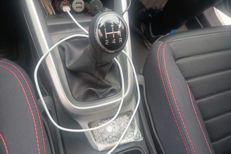 Used Suzuki Vitara 2016 1.6L Manual Two-Wheel Drive Entry-Level Trim Gear Lever