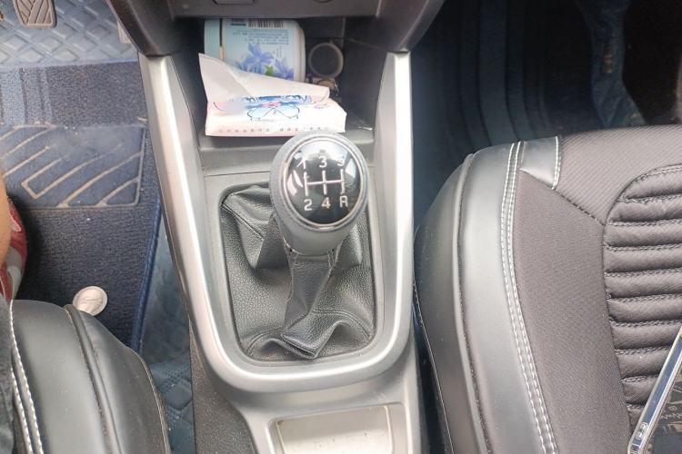 Used Suzuki Vitara 2016 1.6L Manual Two-Wheel Drive Entry-Level Trim Gear Lever