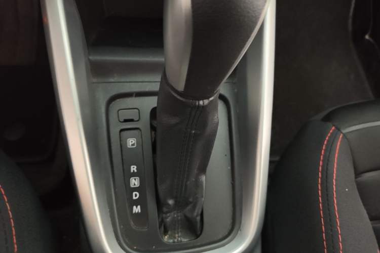Used Suzuki Vitara 2016 1.4T Automatic Two-Wheel Drive Elite Model Gear Lever