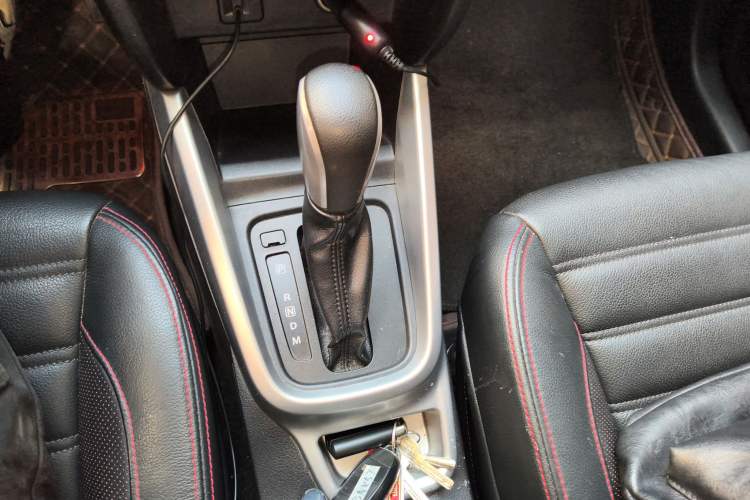 Used Suzuki Vitara 2016 1.4T Automatic Two-Wheel Drive Luxury Version Gear Lever