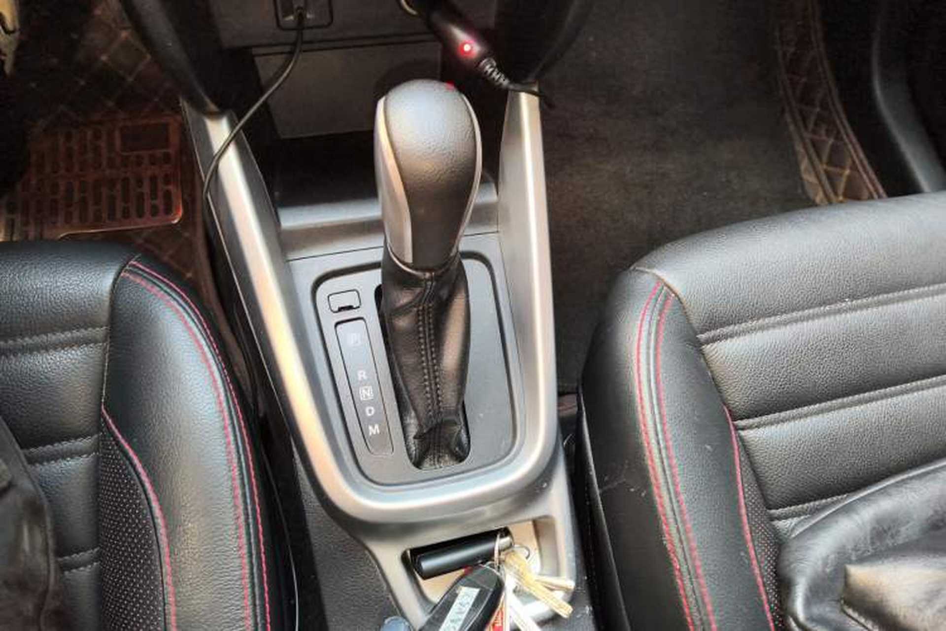 Used Suzuki Vitara 2016 1.4T Automatic Two-Wheel Drive Luxury Version Gear Lever