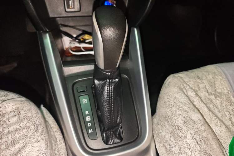Used Suzuki Vitara 2016 1.4T Automatic Two-Wheel Drive Elite Model Gear Lever