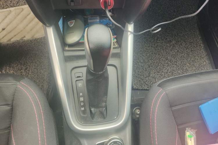 Used Suzuki Vitara 2016 1.4T Automatic All-Wheel-Drive Elite Model Gear Lever