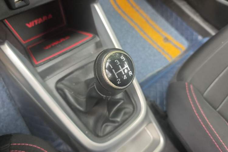 Used Suzuki Vitara 2016 1.6L Manual Two-Wheel Drive Entry-Level Trim Gear Lever