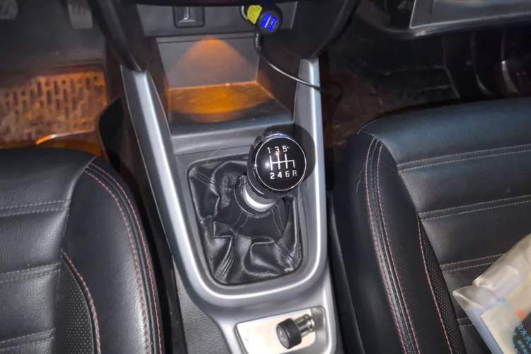 Used Suzuki Vitara 2016 1.4T Manual Two-Wheel Drive Luxury Model Gear Lever