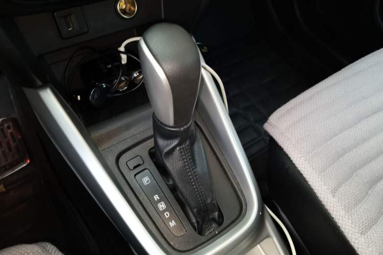 Used Suzuki Vitara 2016 1.4T Automatic Two-Wheel Drive Luxury Version Gear Lever