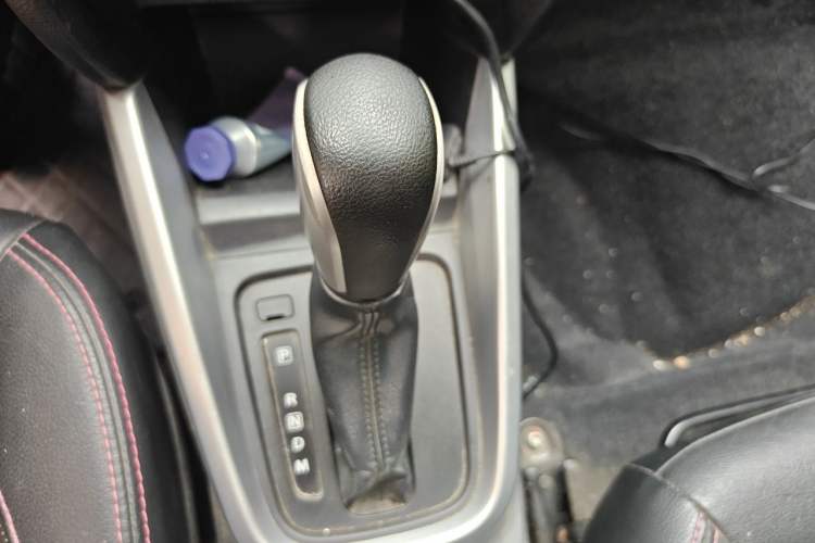 Used Suzuki Vitara 2016 1.4T Automatic Two-Wheel Drive Luxury Version Gear Lever