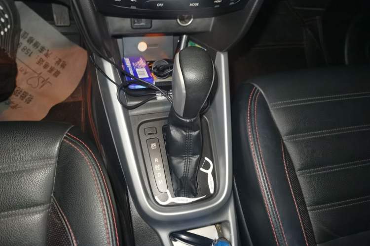 Used Suzuki Vitara 2016 1.4T Automatic Two-Wheel Drive Luxury Version Gear Lever