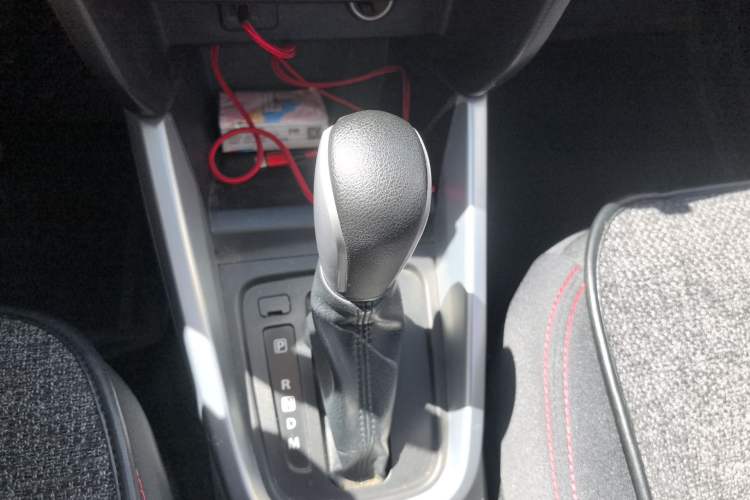 Used Suzuki Vitara 2016 1.4T Automatic Two-Wheel Drive Elite Model Gear Lever