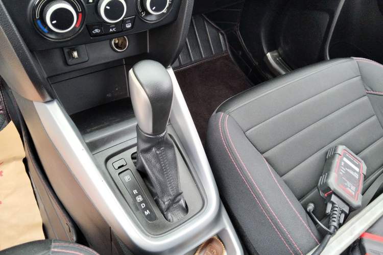 Used Suzuki Vitara 2016 1.4T Automatic Two-Wheel Drive Elite Model Gear Lever