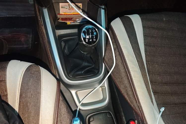 Used Suzuki Vitara 2016 1.6L Manual Two-Wheel Drive Entry-Level Trim Gear Lever