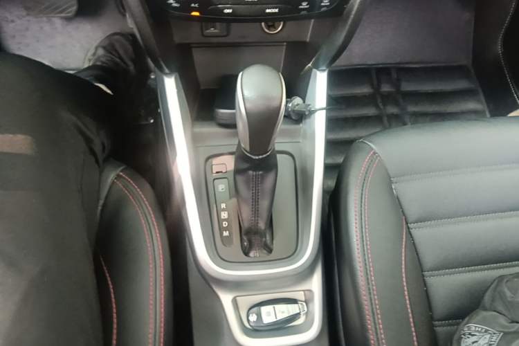 Used Suzuki Vitara 2016 1.4T Automatic Two-Wheel Drive Luxury Version Gear Lever