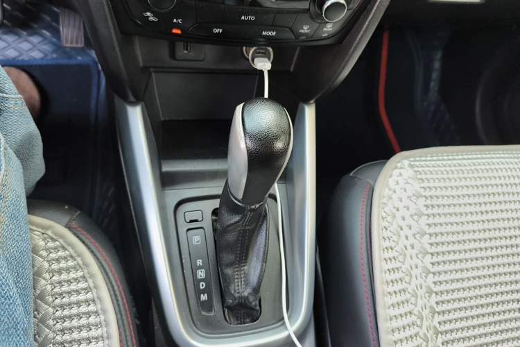 Used Suzuki Vitara 2016 1.4T Automatic Two-Wheel Drive Luxury Version Gear Lever