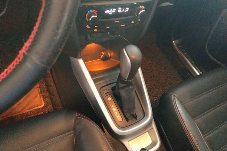 Used Suzuki Vitara 2016 1.4T Automatic Two-Wheel Drive Luxury Version Gear Lever