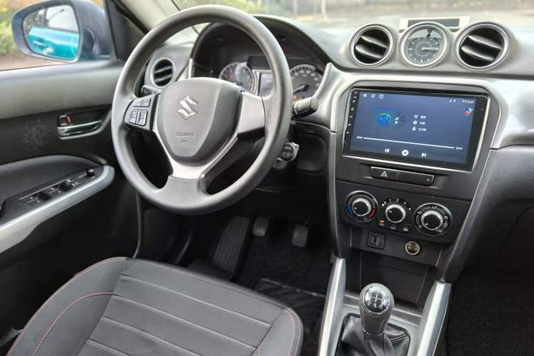 Used Suzuki Vitara 2016 1.6L Manual Two-Wheel Drive Entry-Level Trim Interior 1