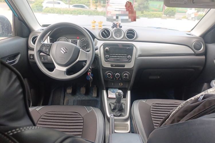 Used Suzuki Vitara 2016 1.6L Manual Two-Wheel Drive Entry-Level Trim Interior 2
