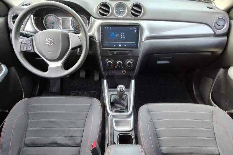 Used Suzuki Vitara 2016 1.6L Manual Two-Wheel Drive Entry-Level Trim Interior 3