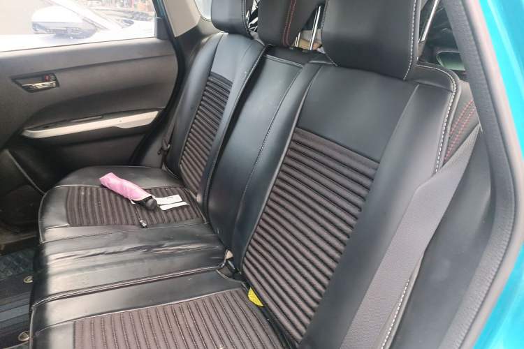Used Suzuki Vitara 2016 1.6L Manual Two-Wheel Drive Entry-Level Trim Interior 4