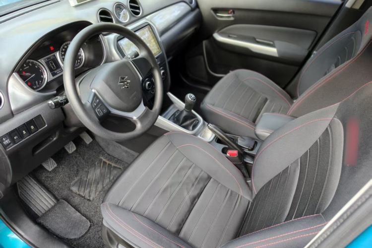 Used Suzuki Vitara 2016 1.6L Manual Two-Wheel Drive Entry-Level Trim Interior 5