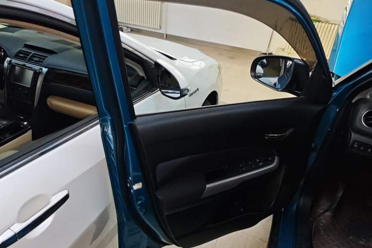Used Suzuki Vitara 2016 1.4T Automatic Two-Wheel Drive Elite Model Left Front Door Interior