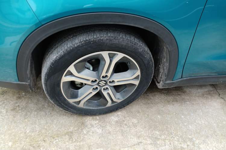 Used Suzuki Vitara 2016 1.4T Automatic Two-Wheel Drive Elite Model Left Front Wheel Hub