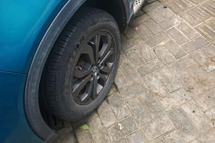 Used Suzuki Vitara 2016 1.6L Manual Two-Wheel Drive Entry-Level Trim Left Front Wheel Hub