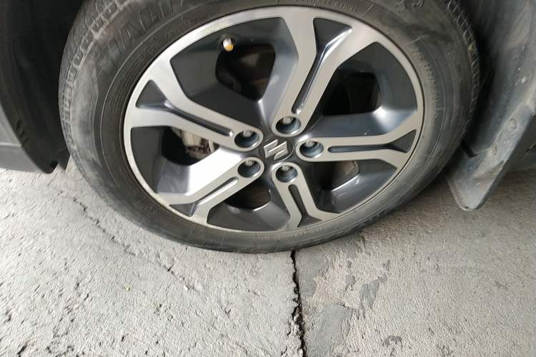 Used Suzuki Vitara 2016 1.4T Automatic Two-Wheel Drive Luxury Version Left Front Wheel Hub