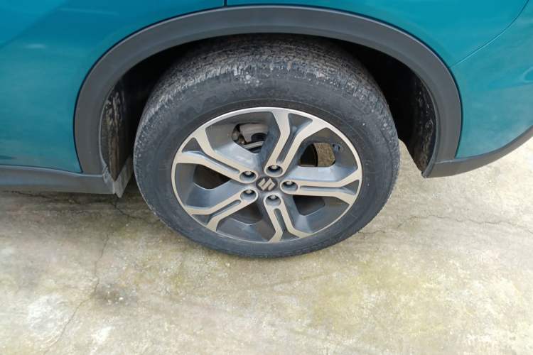 Used Suzuki Vitara 2016 1.4T Automatic Two-Wheel Drive Elite Model Left Rear Wheel Hub