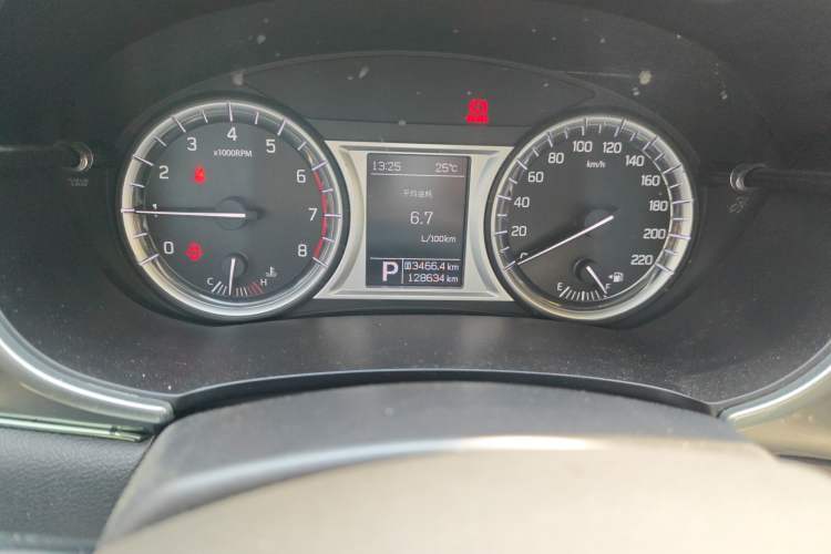 Used Suzuki Vitara 2016 1.4T Automatic Two-Wheel Drive Elite Model Odometer Close Up