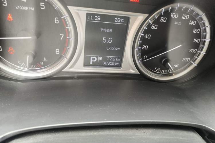 Used Suzuki Vitara 2016 1.4T Automatic Two-Wheel Drive Luxury Version Odometer Close Up