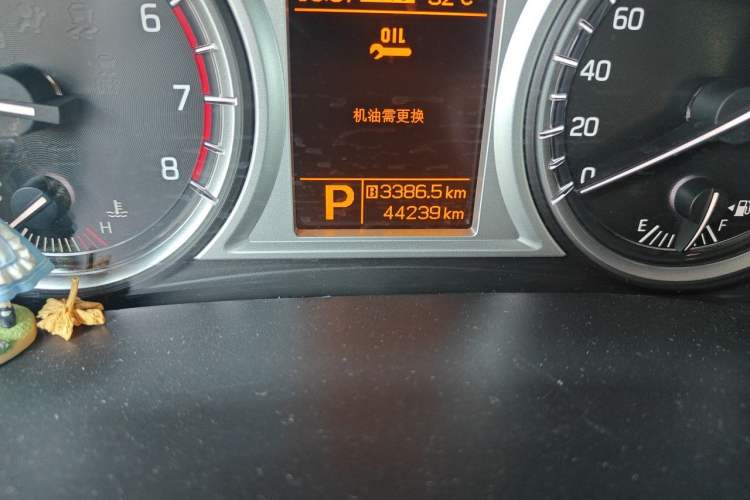 Used Suzuki Vitara 2016 1.4T Automatic All-Wheel-Drive Elite Model Odometer Close Up
