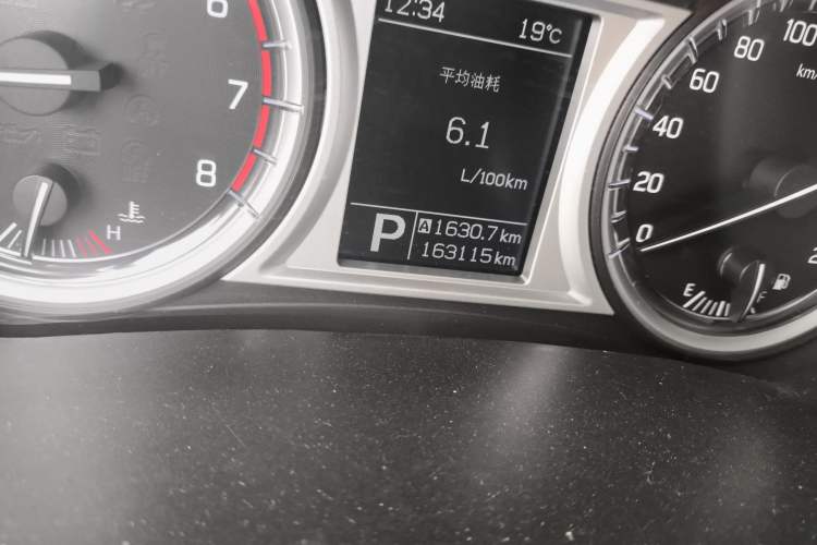 Used Suzuki Vitara 2016 1.4T Automatic Two-Wheel Drive Elite Model Odometer Close Up