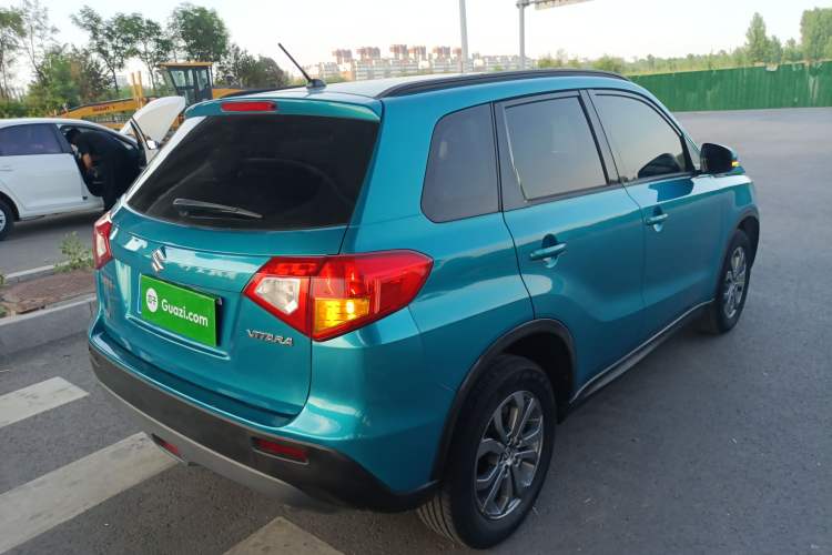 Used Suzuki Vitara 2016 1.6L Manual Two-Wheel Drive Entry-Level Trim Rear Right 45 Deg