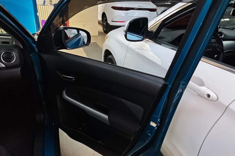 Used Suzuki Vitara 2016 1.4T Automatic Two-Wheel Drive Elite Model Right Front Door Interior