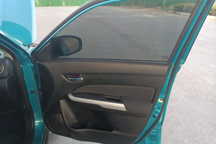 Used Suzuki Vitara 2016 1.6L Manual Two-Wheel Drive Entry-Level Trim Right Front Door Interior