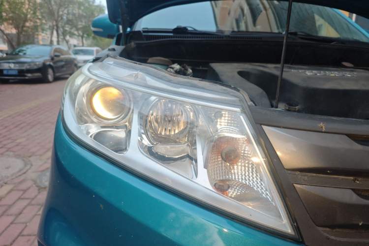 Used Suzuki Vitara 2016 1.4T Automatic Two-Wheel Drive Elite Model Right Front Headlight