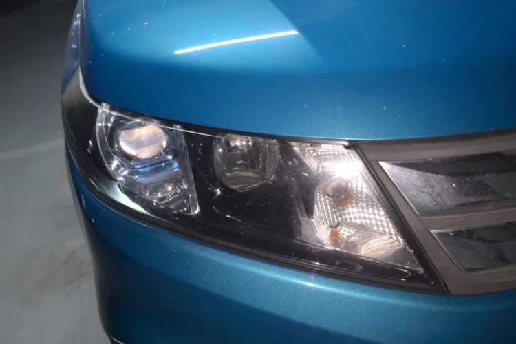 Used Suzuki Vitara 2016 1.4T Manual Two-Wheel Drive Luxury Model Right Front Headlight