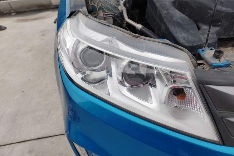 Used Suzuki Vitara 2016 1.4T Automatic Two-Wheel Drive Elite Model Right Front Headlight