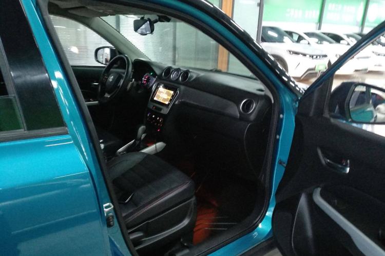 Used Suzuki Vitara 2016 1.4T Automatic Two-Wheel Drive Luxury Version Right Front Seat